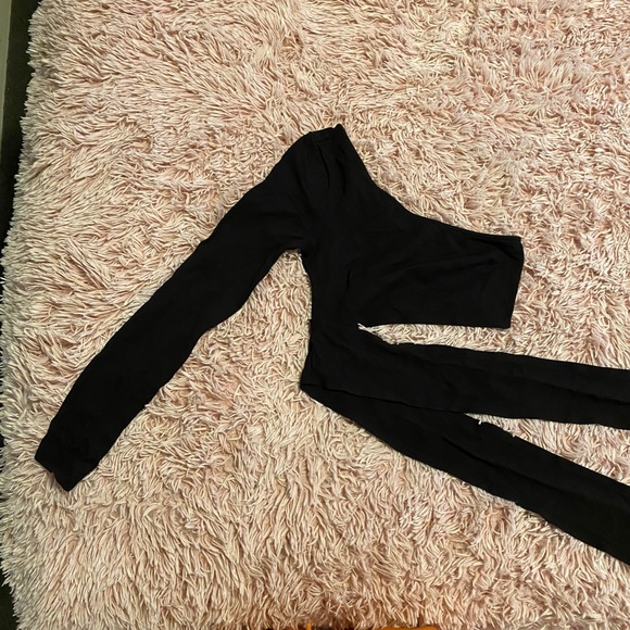 GLASSONS half cut crop top with tie up on the side ( right arm side exposed) - Picture 4 of 4